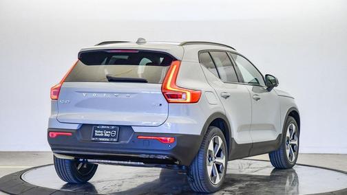 2026 Volvo XC40 B5 Plus