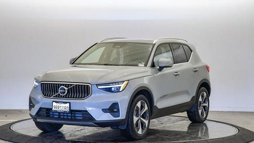 2025 Volvo XC40 B5 Plus Bright Theme