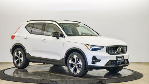 2026 Volvo XC40 Plus, B5 AWD Gas (mild hybrid), Dark