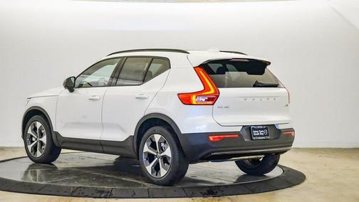 2026 Volvo XC40 Plus, B5 AWD Gas (mild hybrid), Dark