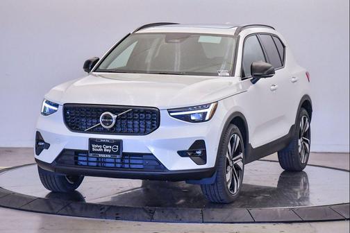 2026 Volvo XC40 B5 Ultra