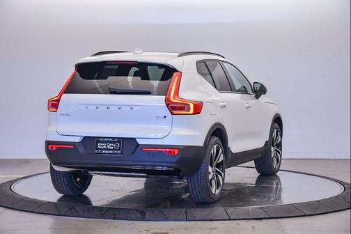 2026 Volvo XC40 B5 Ultra