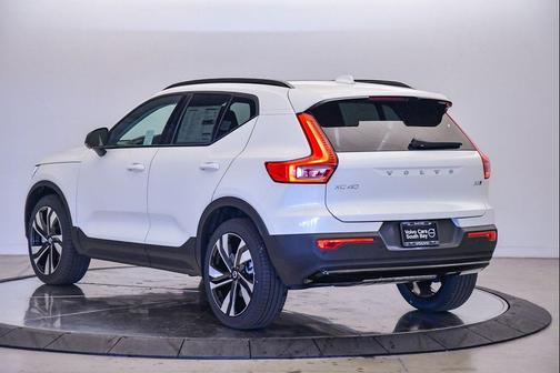 2026 Volvo XC40 B5 Ultra