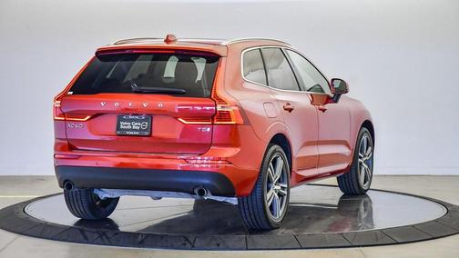 2021 Volvo XC60 T5 Momentum