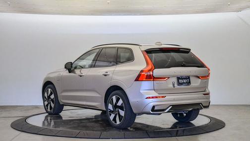 2025 Volvo XC60 Plug-In Hybrid T8 Ultra