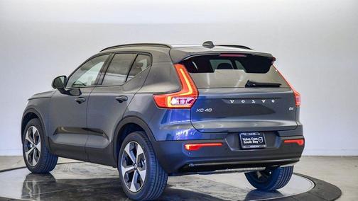 2026 Volvo XC40 B4 Plus