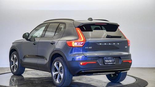2026 Volvo XC40 B4 Plus