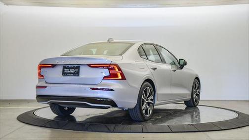 2024 Volvo S60 B5 Core Dark Theme