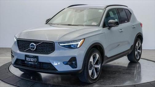 2025 Volvo XC40 B5 Plus Dark Theme