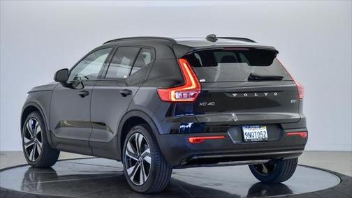 2025 Volvo XC40 B5 Plus Dark Theme