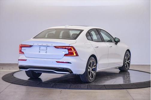 2024 Volvo S60 B5 Core Dark Theme
