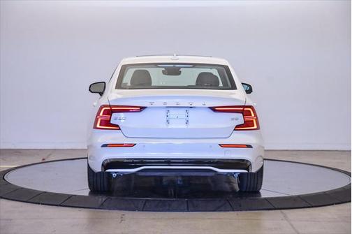 2024 Volvo S60 B5 Core Dark Theme