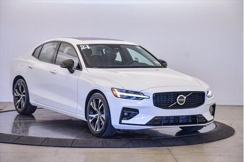 2024 Volvo S60 B5 Core Dark Theme