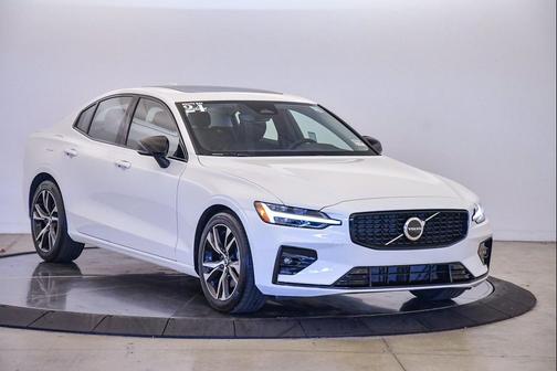 2024 Volvo S60 B5 Core Dark Theme