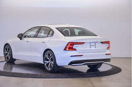 2024 Volvo S60 B5 Core Dark Theme