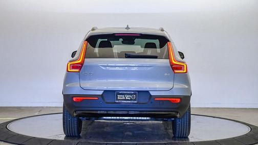 2026 Volvo XC40 B4 Plus