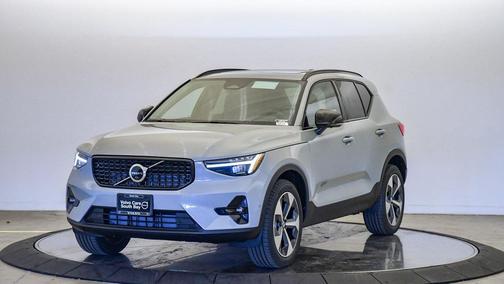2026 Volvo XC40 B4 Plus