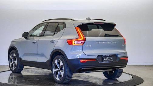 2026 Volvo XC40 B4 Plus