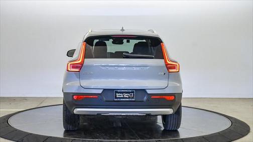 2025 Volvo XC40 B5 Ultra Bright Theme