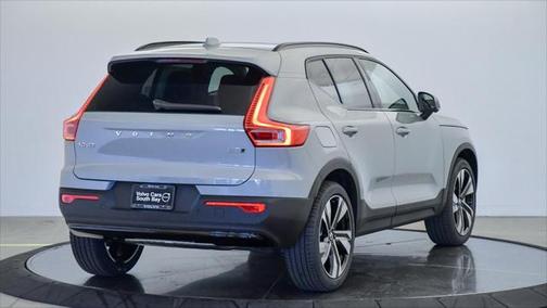 2025 Volvo XC40 B5 Plus Dark Theme