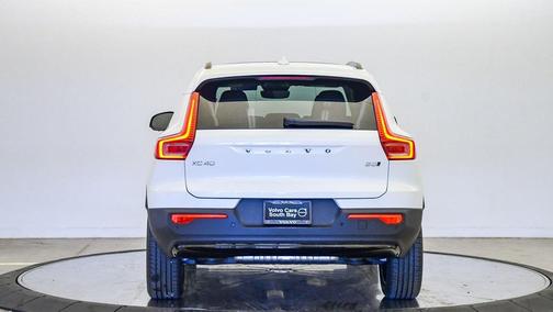 2026 Volvo XC40 B5 Plus