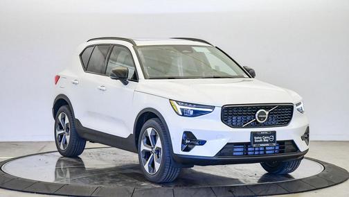 2026 Volvo XC40 B5 Plus