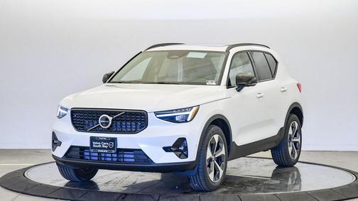 2026 Volvo XC40 B5 Plus