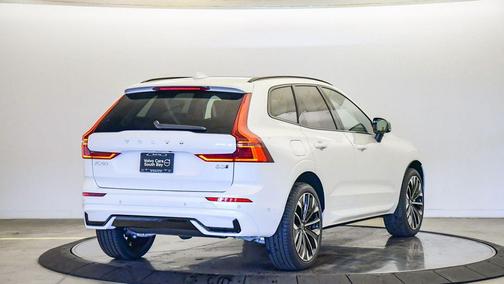 2026 Volvo XC60 B5 Ultra