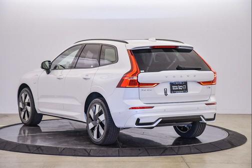 2025 Volvo XC60 Plug-In Hybrid T8 Plus