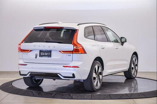 2025 Volvo XC60 Plug-In Hybrid T8 Plus