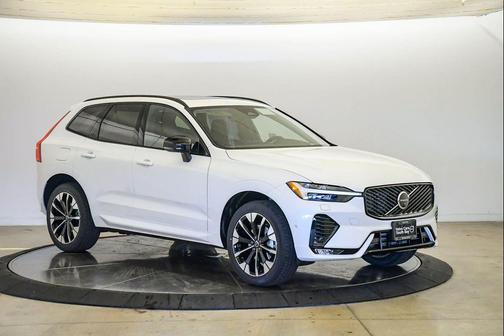 Crystal White Metallic 2026 Volvo XC60 B5 Plus