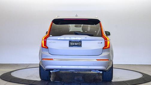 2025 Volvo XC90 B5 Core