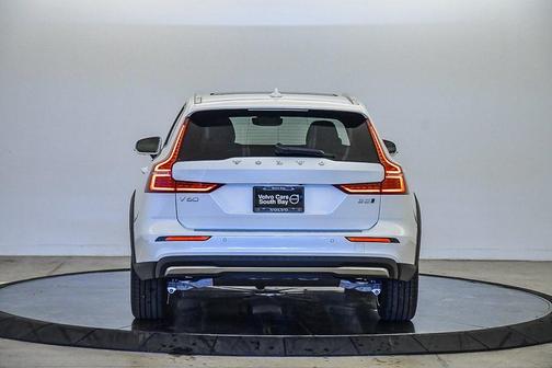 2026 Volvo V60 Cross Country B5 Ultra