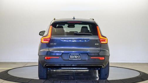 2026 Volvo XC40 Ultra, B5 AWD Gas (mild hybrid), Dark