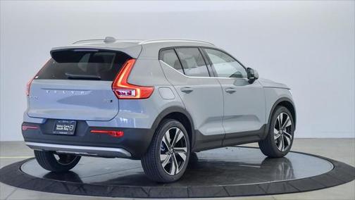2025 Volvo XC40 B5 Plus Bright Theme