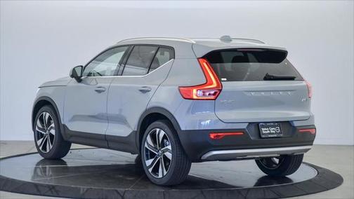 2025 Volvo XC40 B5 Plus Bright Theme