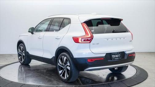 2025 Volvo XC40 B5 Plus Bright Theme