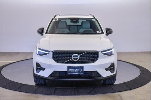 2025 Volvo XC40 B5 Plus Dark Theme