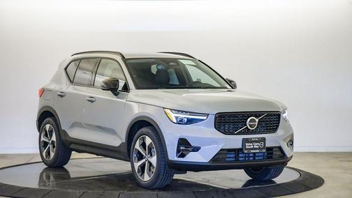 2026 Volvo XC40 Plus, B5 AWD Gas (mild hybrid), Dark