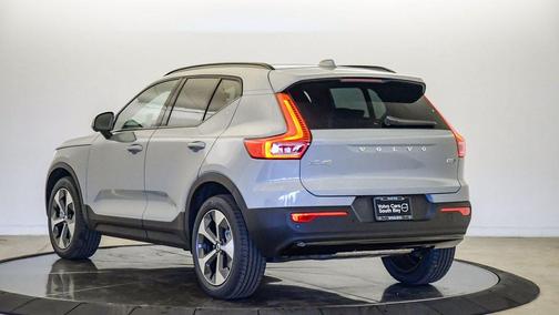 2026 Volvo XC40 Plus, B5 AWD Gas (mild hybrid), Dark