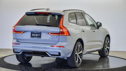2025 Volvo XC60 B5 Ultra