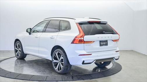 2025 Volvo XC60 Plug-In Hybrid T8 Ultra