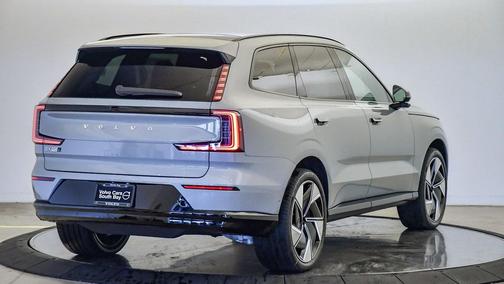 2025 Volvo EX90 Twin Motor Plus