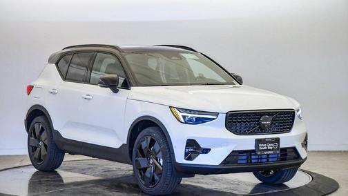 2026 Volvo XC40 B5 Ultra Black Edition