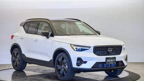 2026 Volvo XC40 B5 Ultra Black Edition