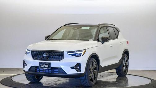 2026 Volvo XC40 B5 Ultra Black Edition