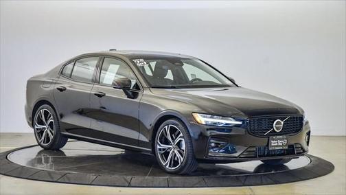 2025 Volvo S60 B5 Plus