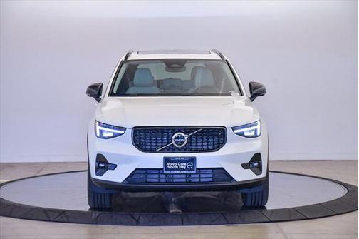 2026 Volvo XC40 B5 Plus
