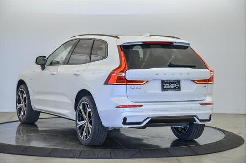 2025 Volvo XC60 Plug-In Hybrid T8 Ultra