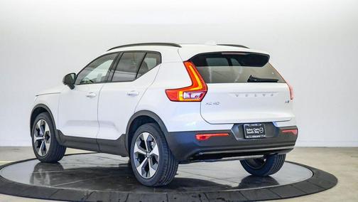 2026 Volvo XC40 Plus, B5 AWD Gas (mild hybrid), Dark